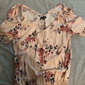 Short sleeved body suit